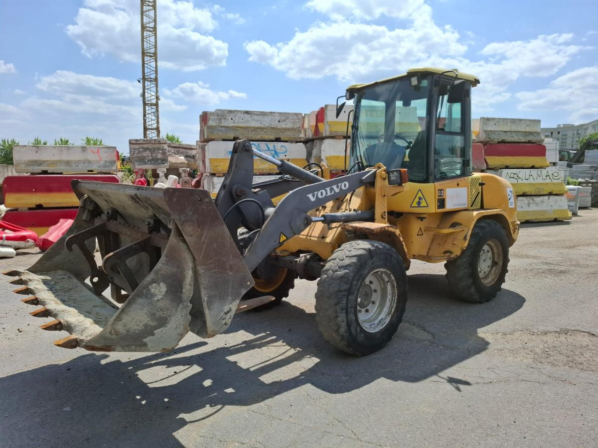 Volvo L 30 - اللودر بعجل: صور 1 Volvo L 30 - اللودر بعجل: صور 1