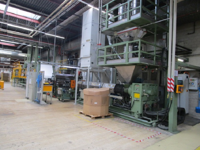 AMUT FLAT FILM EXTRUDER EA-130 FÜR PS - آلة التعبئة والتغليف: صور 1 AMUT FLAT FILM EXTRUDER EA-130 FÜR PS - آلة التعبئة والتغليف: صور 1