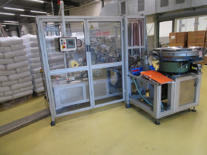 DECKEL ETIKETTIER ANLAGE SCHLEUTER GU 2 DU (RUNDLÄUFER) MIT LÖFFELEINLEGESTATION RNA SRC-N-630-1R - معدات صناعية: صور 3 DECKEL ETIKETTIER ANLAGE SCHLEUTER GU 2 DU (RUNDLÄUFER) MIT LÖFFELEINLEGESTATION RNA SRC-N-630-1R - معدات صناعية: صور 3