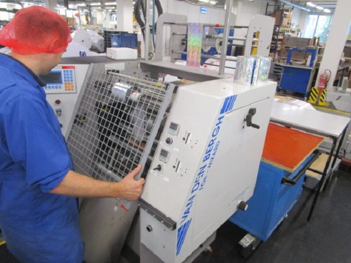 VAN DEN BERGH FOIL-WIZARD (Heissfolienprägung)  INKL. ROLLENABWICKLER HUNKELER - آلات الطباعة: صور 2 VAN DEN BERGH FOIL-WIZARD (Heissfolienprägung)  INKL. ROLLENABWICKLER HUNKELER - آلات الطباعة: صور 2