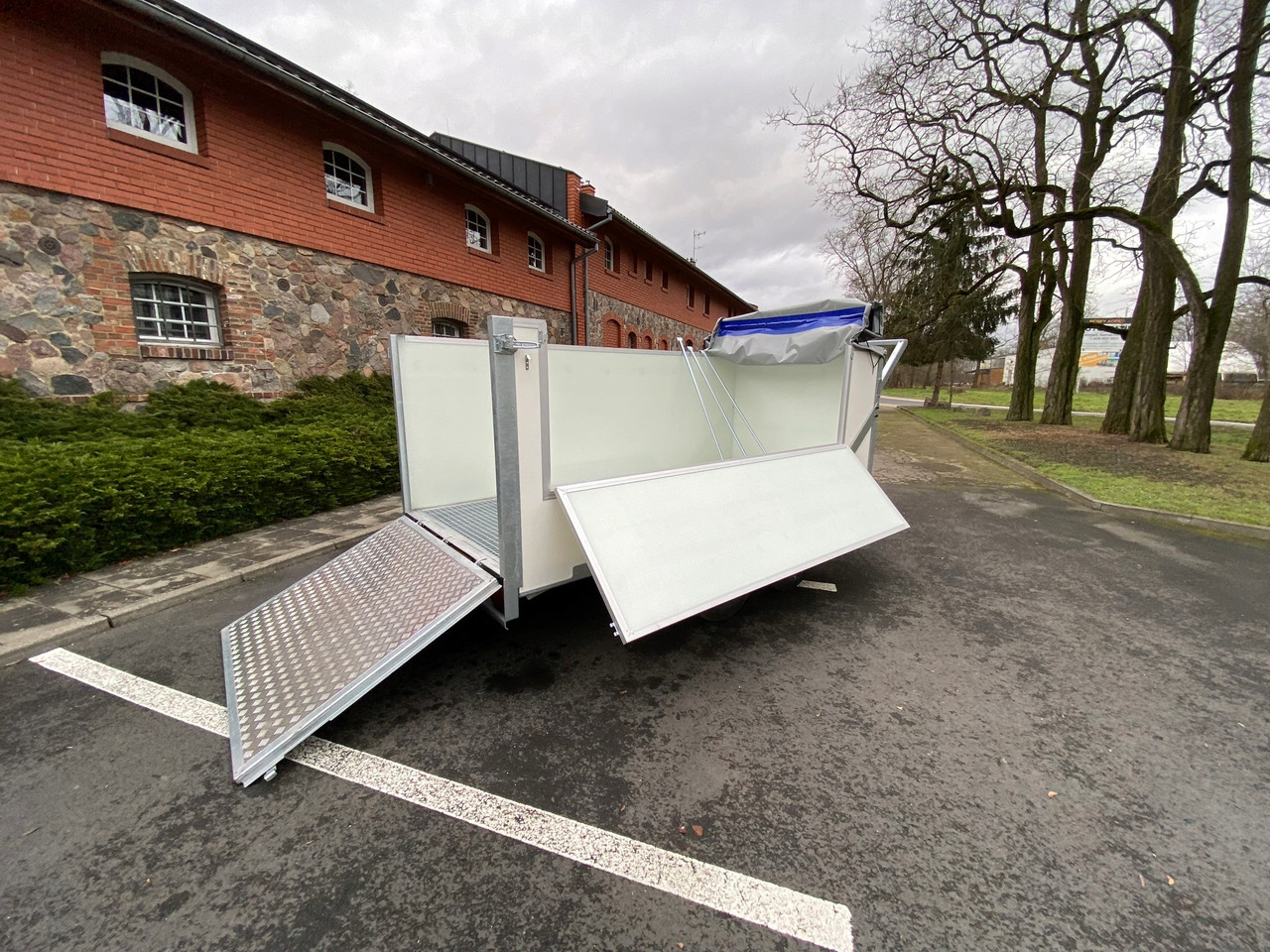 PRZYCZEPA DO PRZEWOZU ŚWIŃ / BYDŁA, DMC 2700 / TRAILER FOR TRANSPORTING PIGS / CATTLE, DMC 2700 - شاحنة نقل المواشي مقطورة: صور 5 PRZYCZEPA DO PRZEWOZU ŚWIŃ / BYDŁA, DMC 2700 / TRAILER FOR TRANSPORTING PIGS / CATTLE, DMC 2700 - شاحنة نقل المواشي مقطورة: صور 5