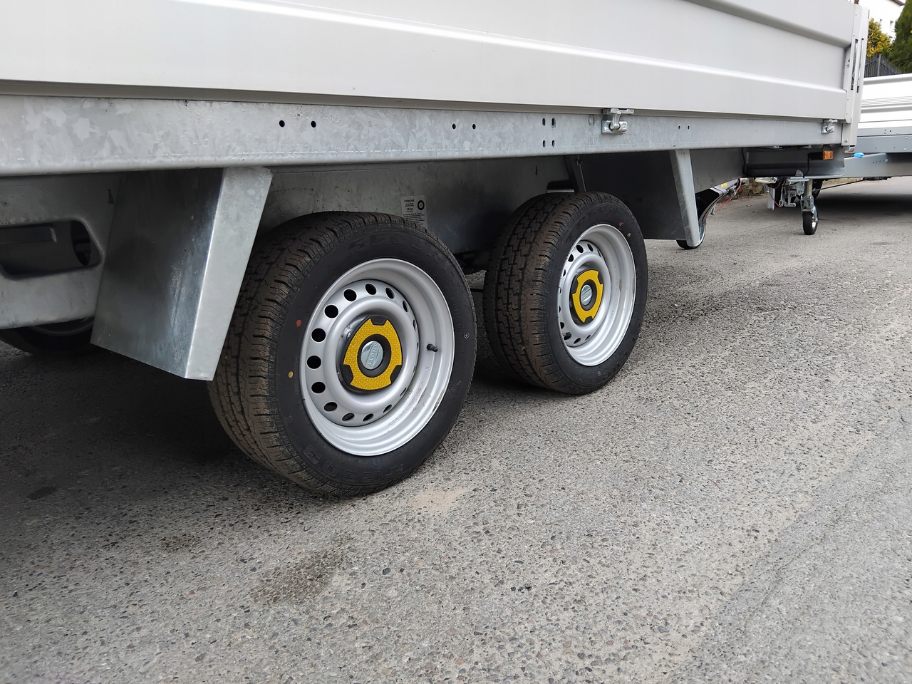 Platforma przyczepa 4x2 WARK dmc 2700 + burty / Platform trailer 4x2 WARK GVW 2700 + sides - مقطورات مسطحة: صور 2 Platforma przyczepa 4x2 WARK dmc 2700 + burty / Platform trailer 4x2 WARK GVW 2700 + sides - مقطورات مسطحة: صور 2