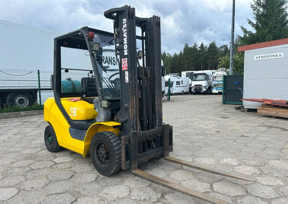 Komatsu FG25HT-16R / WÓZEK WIDŁOWY / 6831 MOTOGODZIN / 2005 ROK !! - رافعة شوكية تعمل بالغاز: صور 3 Komatsu FG25HT-16R / WÓZEK WIDŁOWY / 6831 MOTOGODZIN / 2005 ROK !! - رافعة شوكية تعمل بالغاز: صور 3