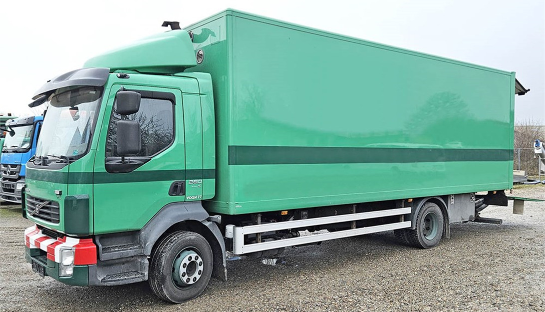 Volvo Industrial pressure washer - سيارة بلدية, شاحنة: صور 1 Volvo Industrial pressure washer - سيارة بلدية, شاحنة: صور 1