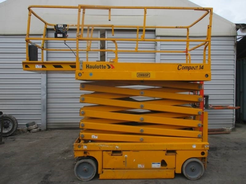 Haulotte Compact 14 - رافعات مقصية: صور 1 Haulotte Compact 14 - رافعات مقصية: صور 1