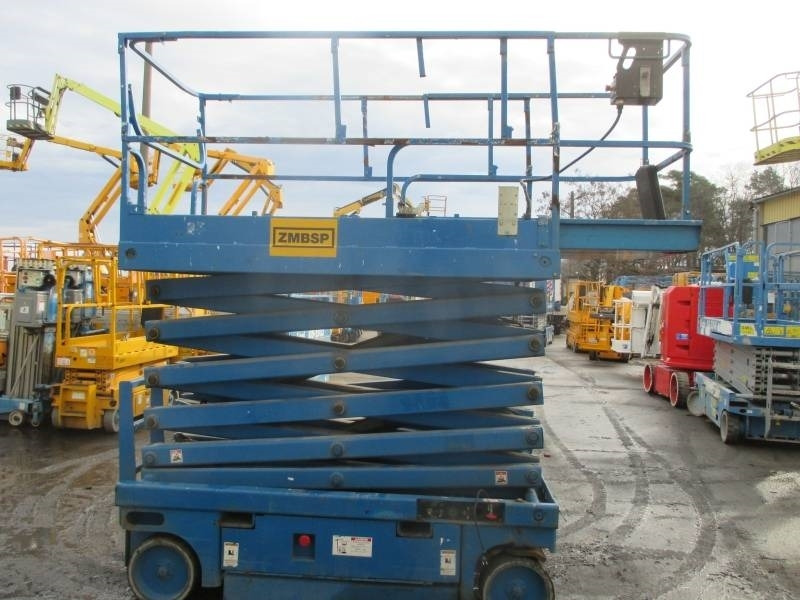 Haulotte Compact 14  - رافعات مقصية: صور 5 Haulotte Compact 14  - رافعات مقصية: صور 5