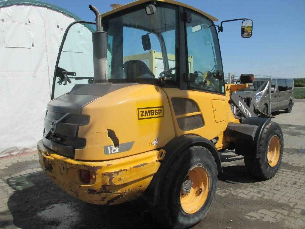 Volvo L 25 F - اللودر بعجل: صور 2 Volvo L 25 F - اللودر بعجل: صور 2