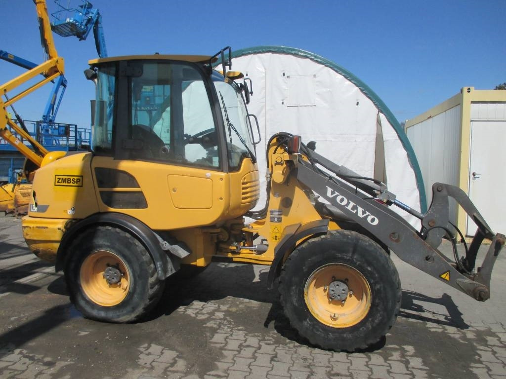 Volvo L 25 F - اللودر بعجل: صور 1 Volvo L 25 F - اللودر بعجل: صور 1