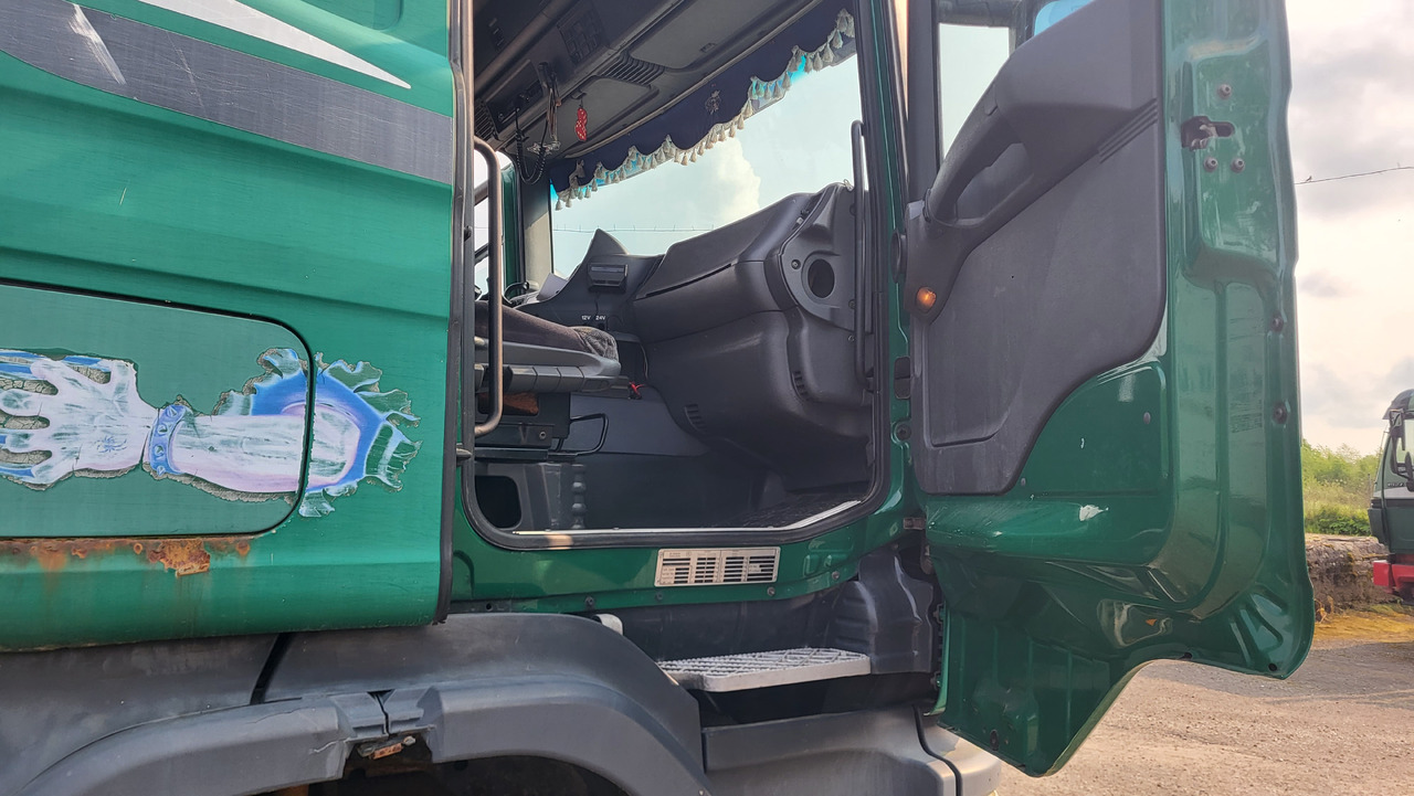 الشاسيه شاحنة SCANIA R124 420 6X4: صور 26