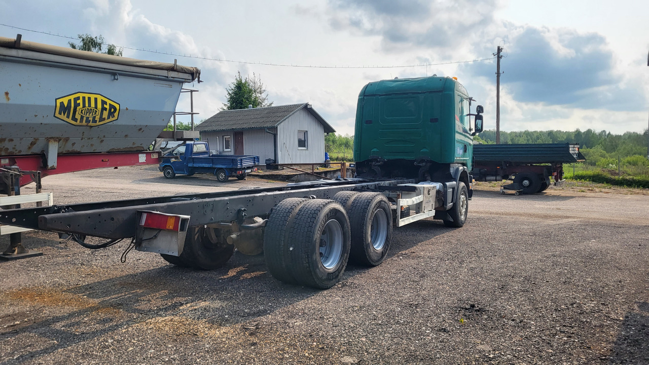 الشاسيه شاحنة SCANIA R124 420 6X4: صور 12