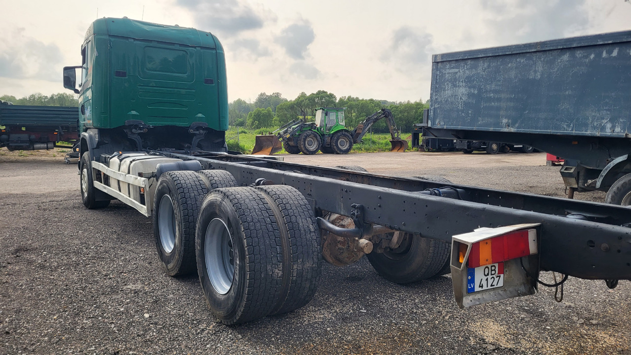 الشاسيه شاحنة SCANIA R124 420 6X4: صور 8