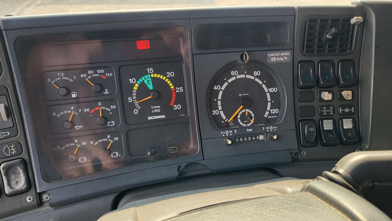 الشاسيه شاحنة SCANIA R124 420 6X4: صور 30