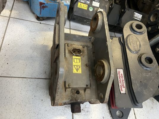 Attache rapide hydraulique Arden qa20 - qa21 - وصلة الربط للمعدات المعلقة: صور 4 Attache rapide hydraulique Arden qa20 - qa21 - وصلة الربط للمعدات المعلقة: صور 4