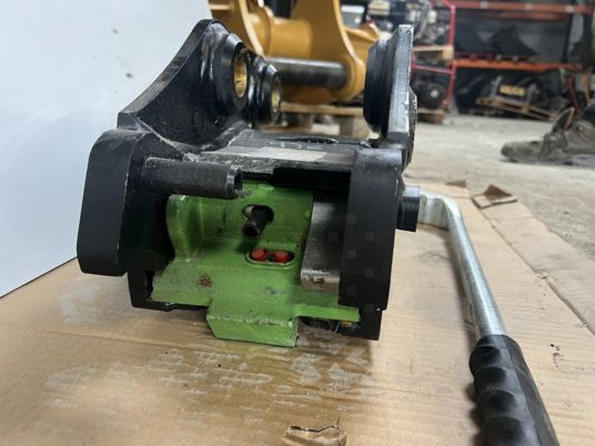 Attache rapide pour minipelle de 2T à 4T - وصلة الربط للمعدات المعلقة: صور 5 Attache rapide pour minipelle de 2T à 4T - وصلة الربط للمعدات المعلقة: صور 5