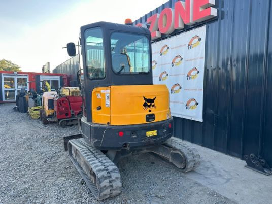 Bobcat E35 Cabine à 23500 € HT - حفارة مصغرة: صور 4 Bobcat E35 Cabine à 23500 € HT - حفارة مصغرة: صور 4