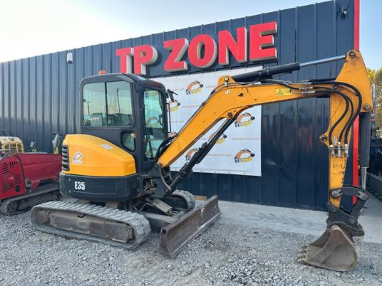 Bobcat E35 Cabine à 23500 € HT - حفارة مصغرة: صور 1 Bobcat E35 Cabine à 23500 € HT - حفارة مصغرة: صور 1