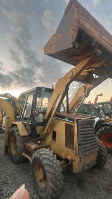Caterpillar 428 à 13500 € HT - حفار متعدد الاستخدام: صور 1 Caterpillar 428 à 13500 € HT - حفار متعدد الاستخدام: صور 1