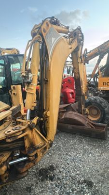 Caterpillar 428 à 13500 € HT - حفار متعدد الاستخدام: صور 4 Caterpillar 428 à 13500 € HT - حفار متعدد الاستخدام: صور 4