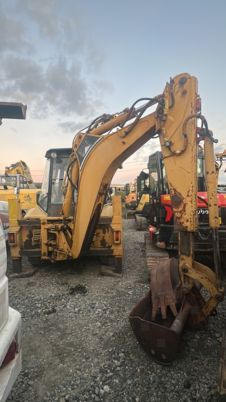 Caterpillar 428 à 13500 € HT - حفار متعدد الاستخدام: صور 3 Caterpillar 428 à 13500 € HT - حفار متعدد الاستخدام: صور 3