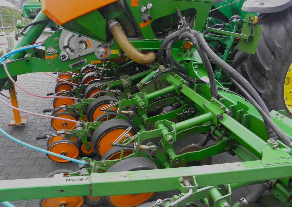 Amazone EDX 6000-2C Xpress 8 rzedowy, Nie Malowany, Stan Bardzo Dobry - معدات بذار: صور 3 Amazone EDX 6000-2C Xpress 8 rzedowy, Nie Malowany, Stan Bardzo Dobry - معدات بذار: صور 3