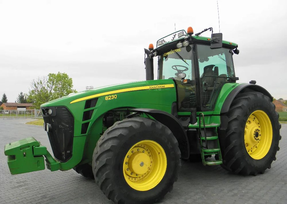 John Deere 8230 POWERSHIFT , Amortyzowna przednia os, Nie Malowany , Stan Bardzo Dobry - جرار: صور 1 John Deere 8230 POWERSHIFT , Amortyzowna przednia os, Nie Malowany , Stan Bardzo Dobry - جرار: صور 1