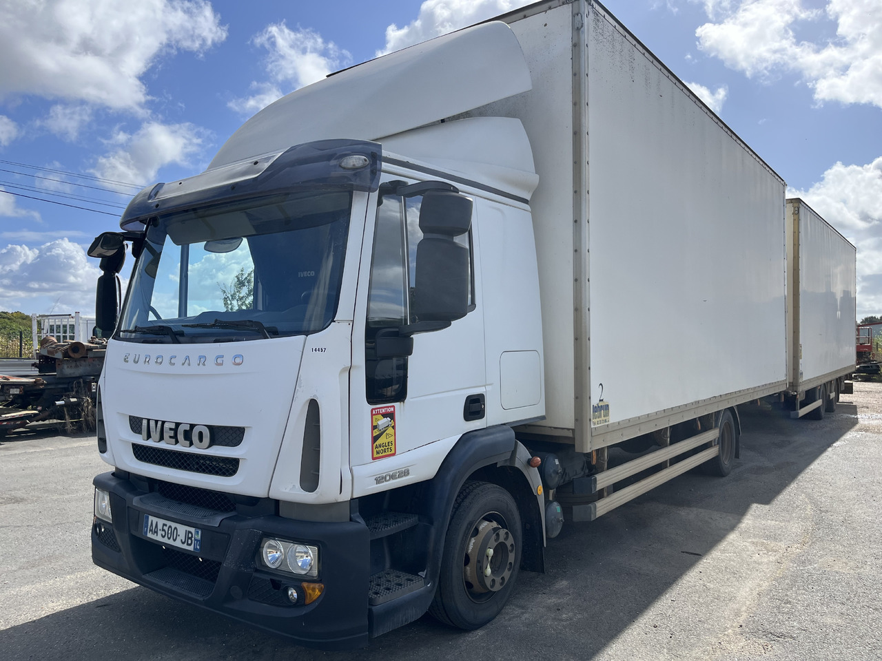 IVECO Eurocargo 120e28 - بصندوق مغلق شاحنة: صور 1 IVECO Eurocargo 120e28 - بصندوق مغلق شاحنة: صور 1