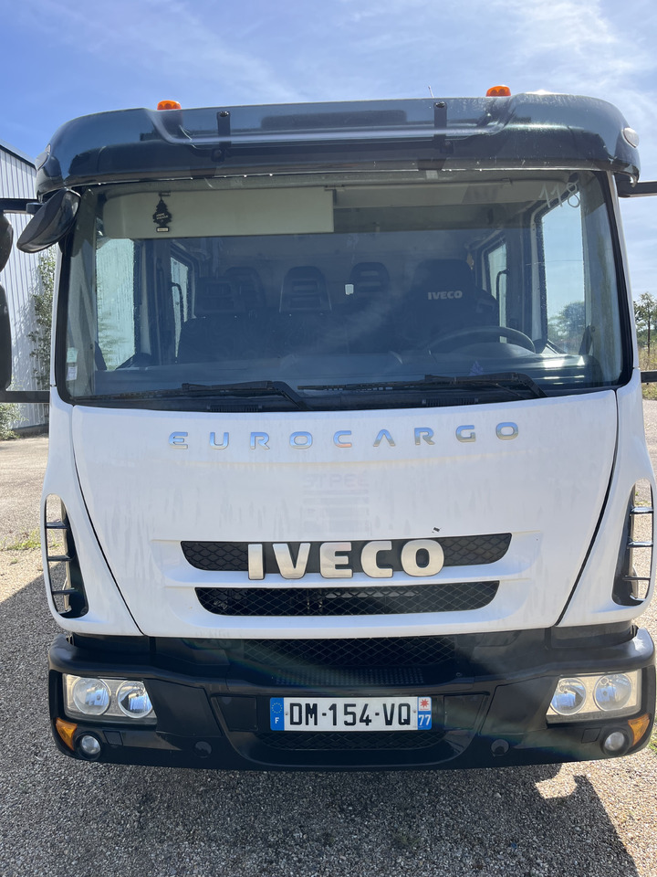 Iveco Eurocargo 100E22 caisse double cabine 7 places - بصندوق مغلق شاحنة: صور 2 Iveco Eurocargo 100E22 caisse double cabine 7 places - بصندوق مغلق شاحنة: صور 2