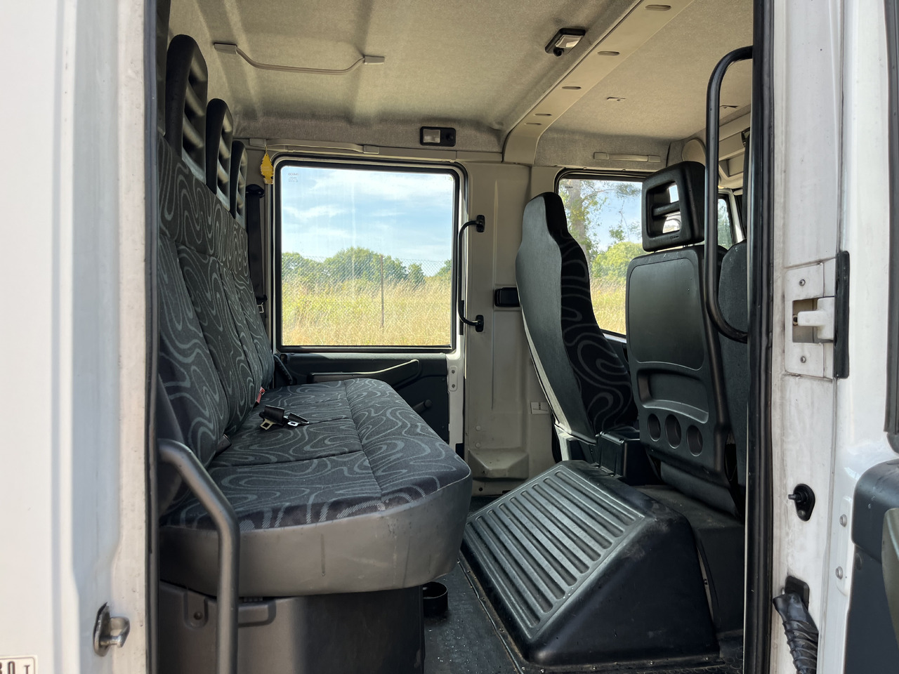 Iveco Eurocargo 100E22 caisse double cabine 7 places - بصندوق مغلق شاحنة: صور 5 Iveco Eurocargo 100E22 caisse double cabine 7 places - بصندوق مغلق شاحنة: صور 5