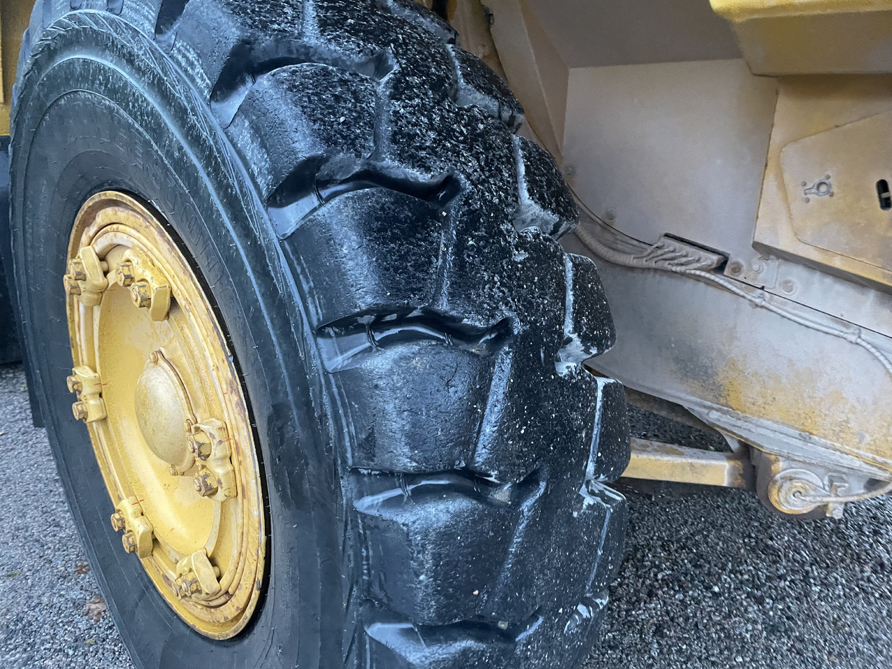 KOMATSU Hd405-6 - شاحنة قلابة للمحاجر: صور 5 KOMATSU Hd405-6 - شاحنة قلابة للمحاجر: صور 5
