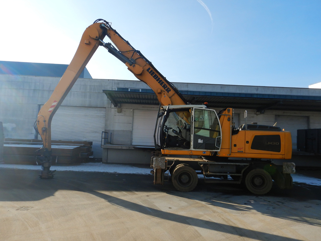 LIEBHERR LH 30 Industry - حفارة النقل والشحن: صور 3 LIEBHERR LH 30 Industry - حفارة النقل والشحن: صور 3