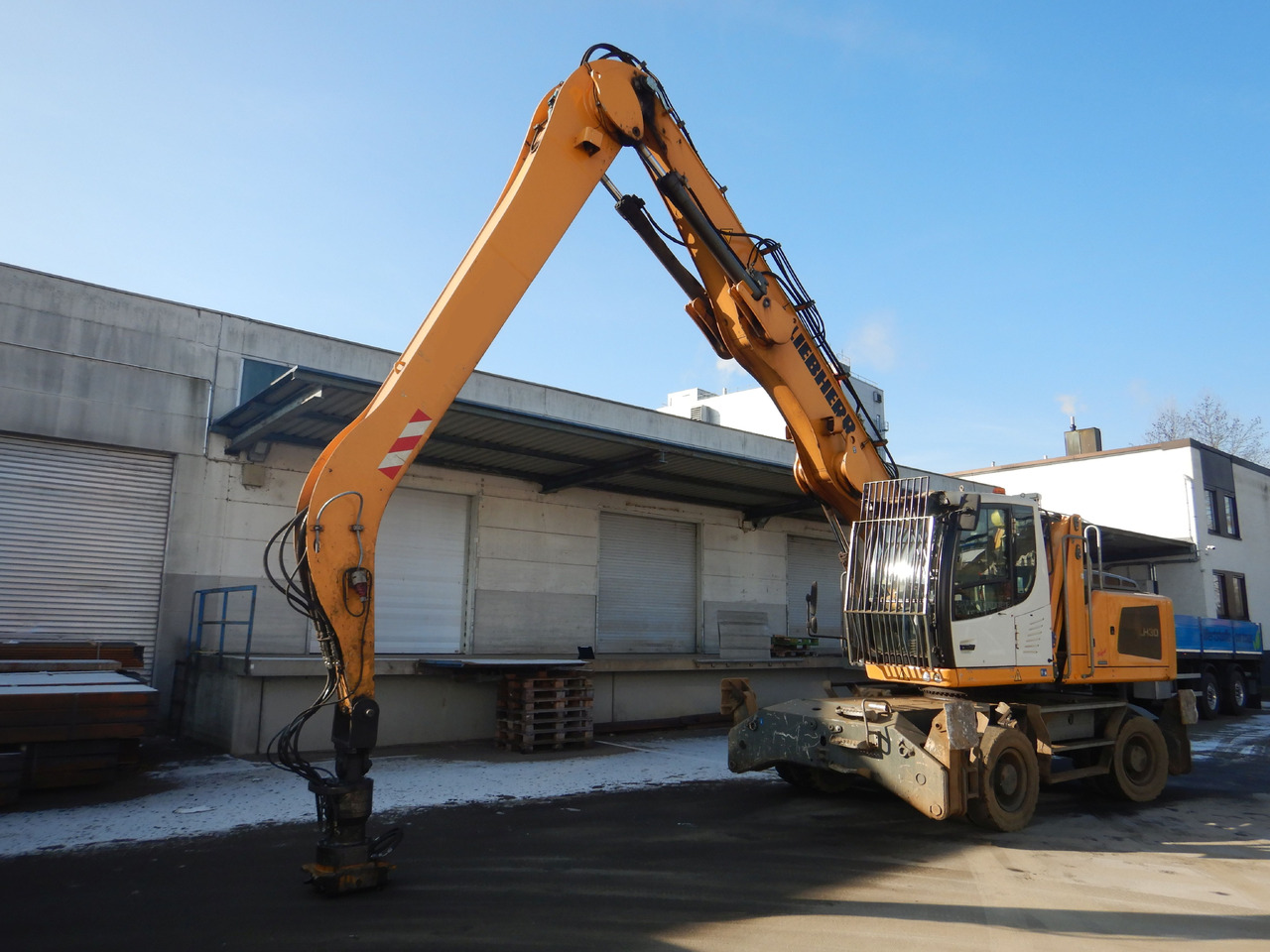 LIEBHERR LH 30 Industry - حفارة النقل والشحن: صور 5 LIEBHERR LH 30 Industry - حفارة النقل والشحن: صور 5