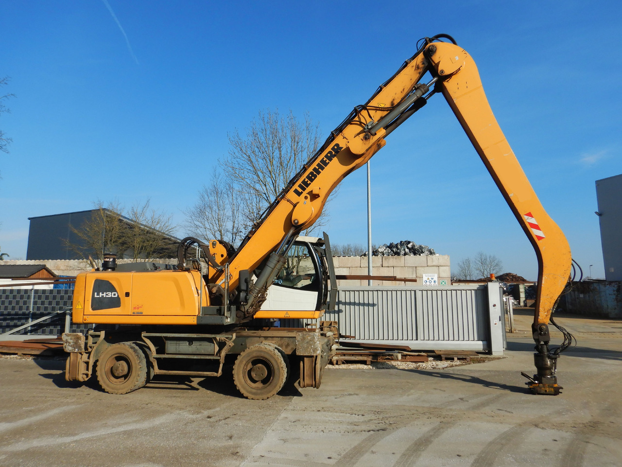 LIEBHERR LH 30 Industry - حفارة النقل والشحن: صور 2 LIEBHERR LH 30 Industry - حفارة النقل والشحن: صور 2