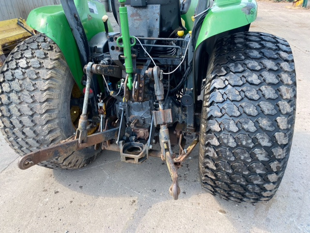 JOHN DEERE 4710 - جرار: صور 5 JOHN DEERE 4710 - جرار: صور 5