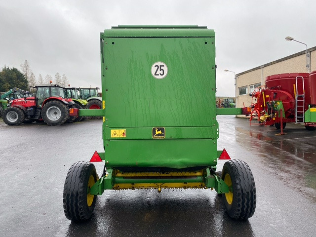 JOHN DEERE 590 - مكبس القش الدائري: صور 3 JOHN DEERE 590 - مكبس القش الدائري: صور 3