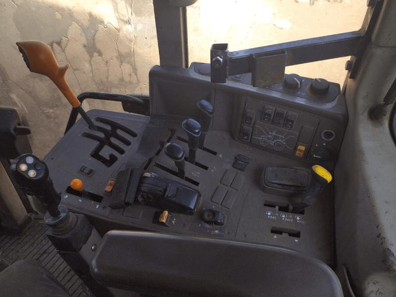 JOHN DEERE 6115M - جرار: صور 4 JOHN DEERE 6115M - جرار: صور 4