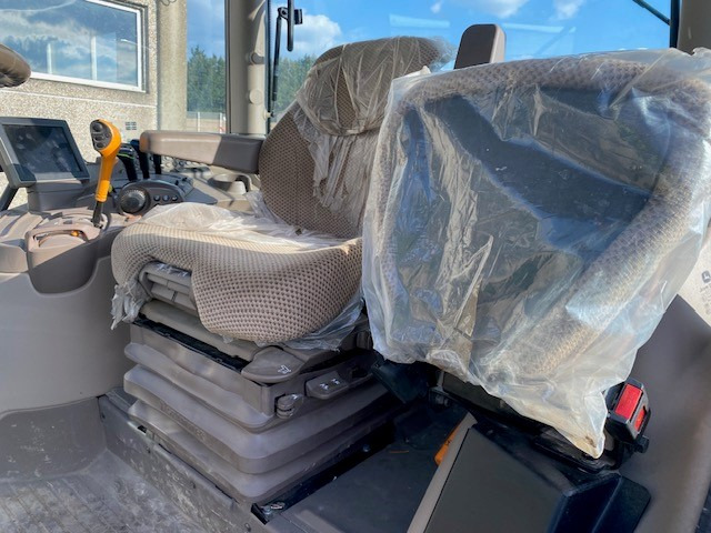 جرار JOHN DEERE 6130R: صور 10