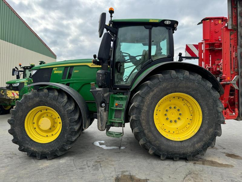 JOHN DEERE 6R250 - جرار: صور 1 JOHN DEERE 6R250 - جرار: صور 1
