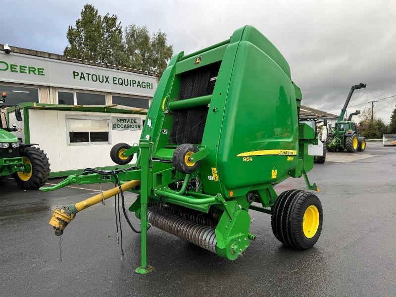 JOHN DEERE 864 - مكبس القش الدائري: صور 1 JOHN DEERE 864 - مكبس القش الدائري: صور 1