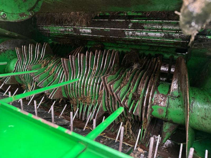 معدة تغليف البالات JOHN DEERE C441R: صور 9
