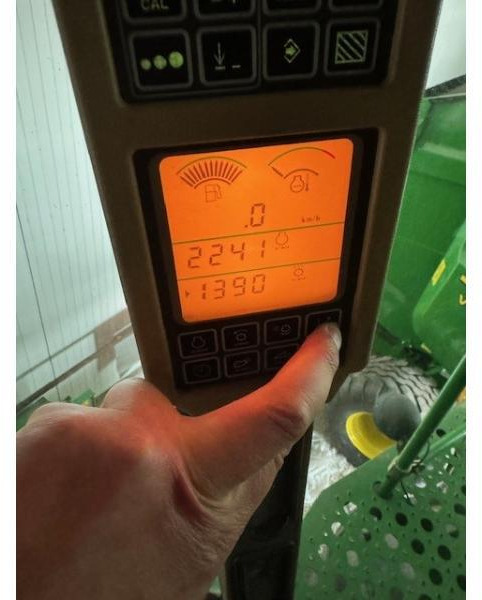 حصادة شاملة JOHN DEERE T660: صور 10