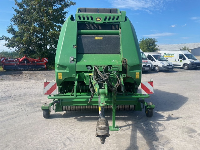 JOHN DEERE V461M - مكبس القش الدائري: صور 3 JOHN DEERE V461M - مكبس القش الدائري: صور 3