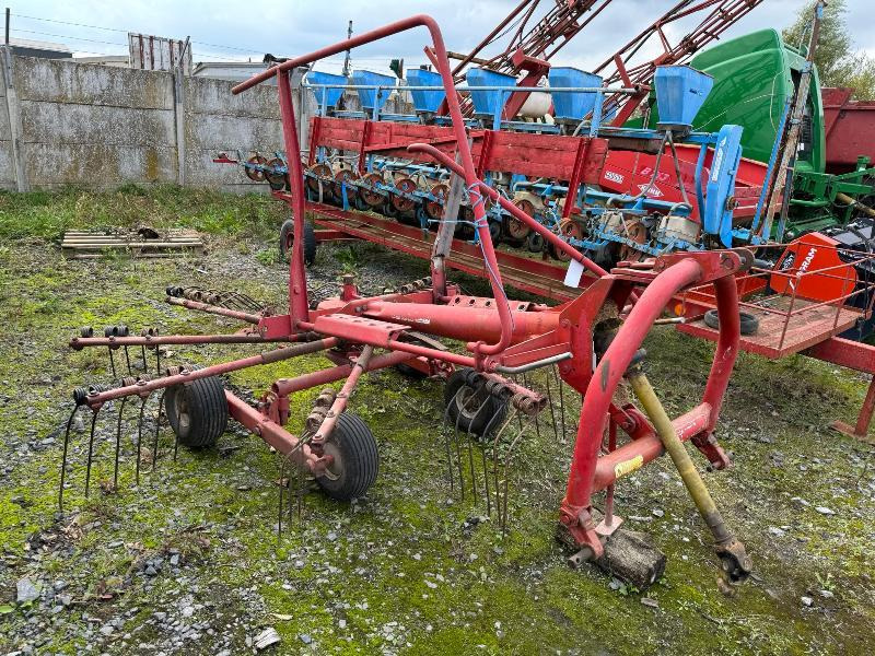 KUHN GA300 - لمّامَة القش: صور 3 KUHN GA300 - لمّامَة القش: صور 3