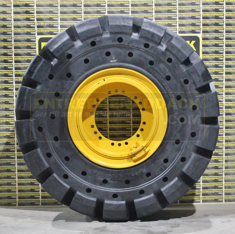 Complete solid wheels 26.5-25 on rims for Volvo L110/L120E  - اللودر بعجل: صور 4 Complete solid wheels 26.5-25 on rims for Volvo L110/L120E  - اللودر بعجل: صور 4