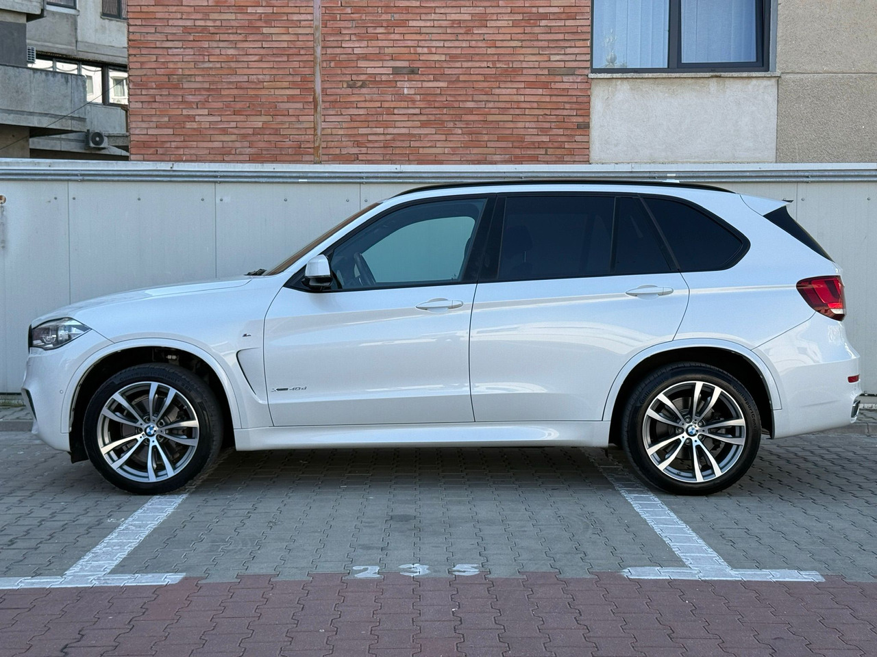 BMW X5 4.0 XDRIVE M PAKET - سيارة دفع رباعي: صور 4 BMW X5 4.0 XDRIVE M PAKET - سيارة دفع رباعي: صور 4