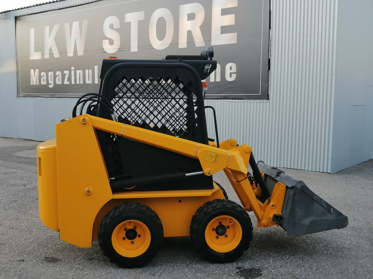 Bobcat Front Loader Ram Italia FM 120 – Hammer Installation - شيول صغير: صور 2 Bobcat Front Loader Ram Italia FM 120 – Hammer Installation - شيول صغير: صور 2