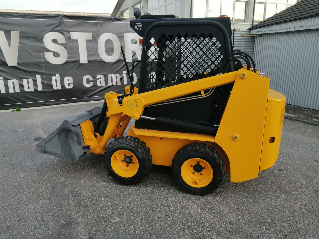 Bobcat Front Loader Ram Italia FM 120 – Hammer Installation - شيول صغير: صور 4 Bobcat Front Loader Ram Italia FM 120 – Hammer Installation - شيول صغير: صور 4