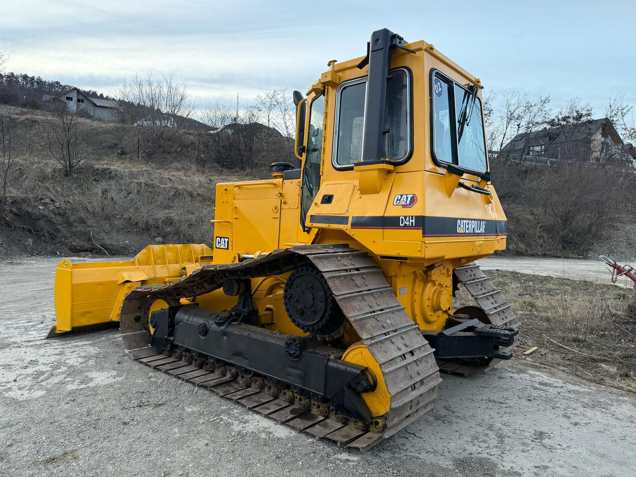 CATERPILLAR D4H BULLDOZER - بلدوزر: صور 4 CATERPILLAR D4H BULLDOZER - بلدوزر: صور 4