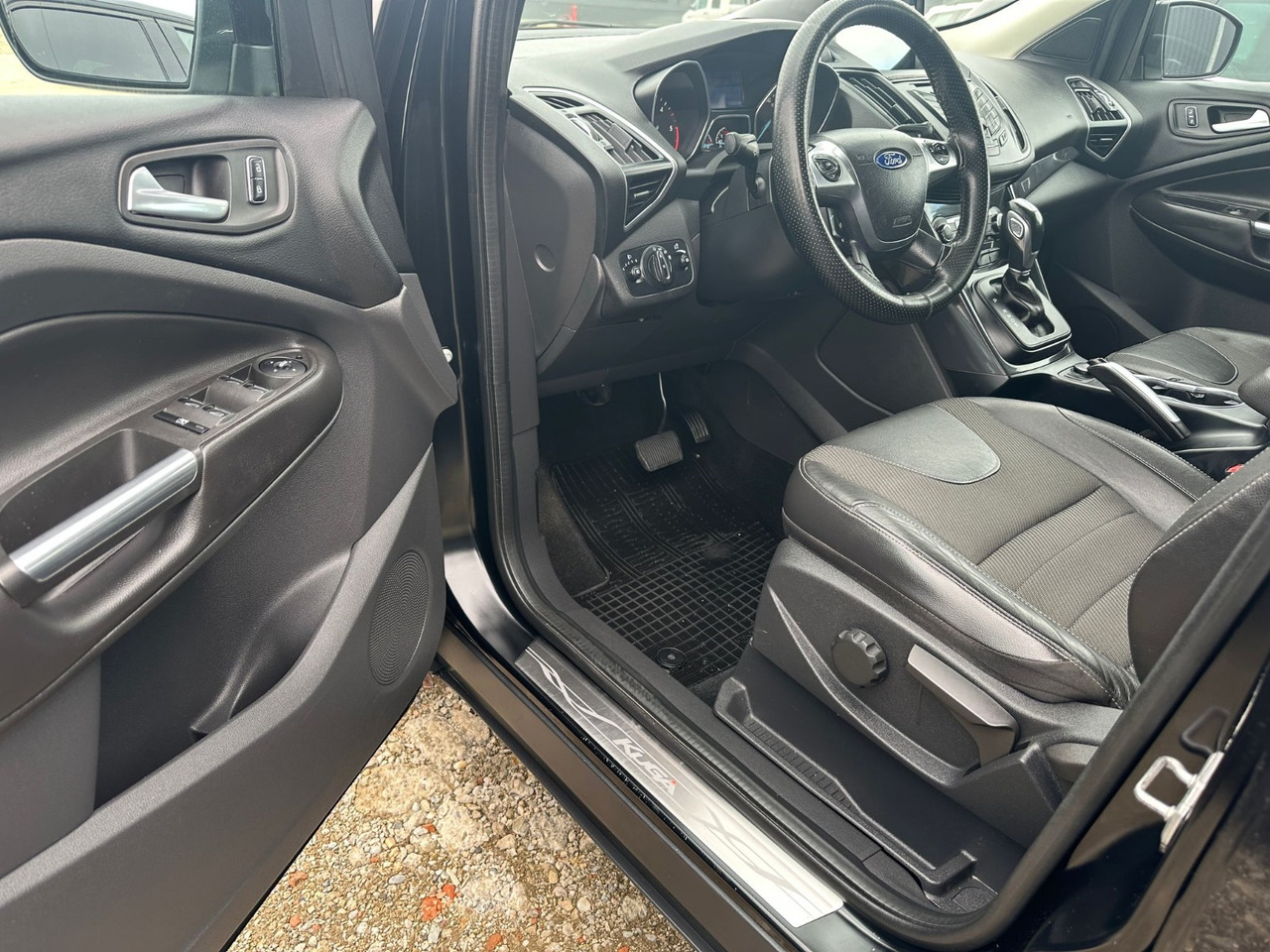 FORD KUGA TITANIUM - سيارة دفع رباعي: صور 3 FORD KUGA TITANIUM - سيارة دفع رباعي: صور 3