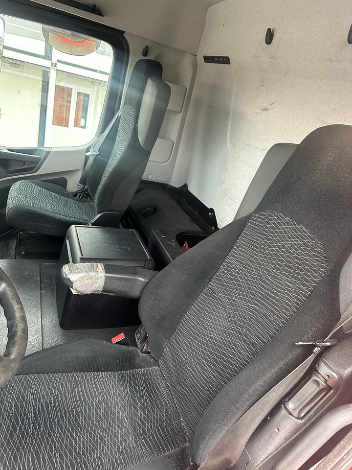 MERCEDES-BENZ ANTOS Tractor head - شاحنة جرار: صور 4 MERCEDES-BENZ ANTOS Tractor head - شاحنة جرار: صور 4