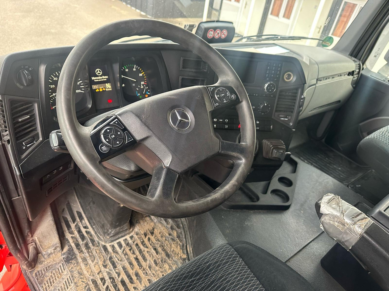 MERCEDES-BENZ ANTOS Tractor head - شاحنة جرار: صور 3 MERCEDES-BENZ ANTOS Tractor head - شاحنة جرار: صور 3